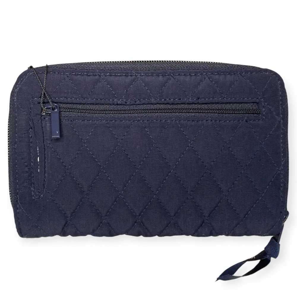 ⌛️SOLD⌛️ Vera Bradley RFID Turnlock Wallet Merry Mischief Snow Day Quilt Cotton - Picture 7 of 16
